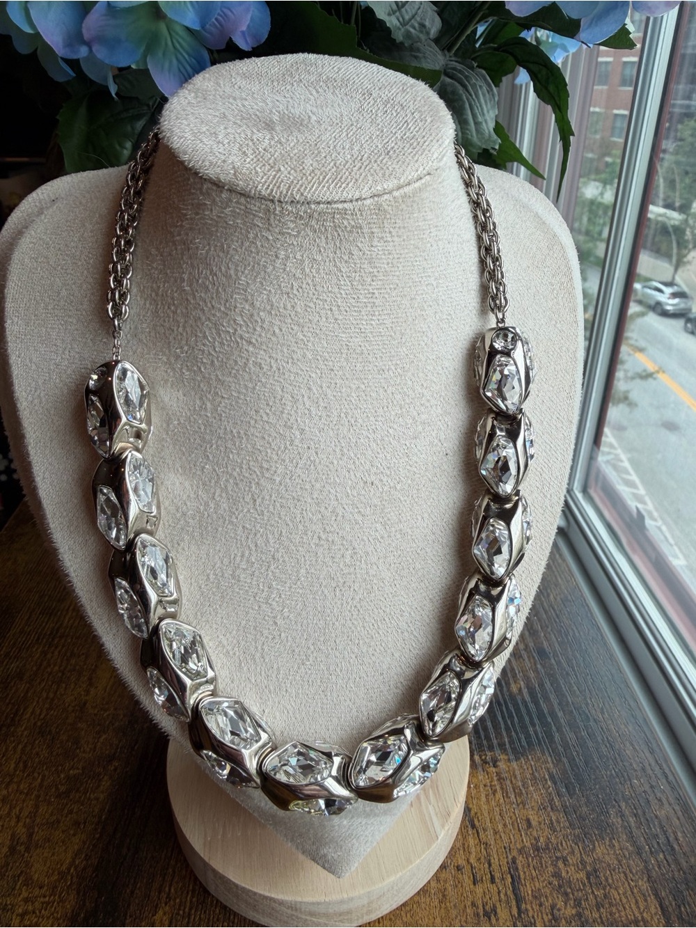 Stunning Atelier Swarovski Necklace in Great Condition
